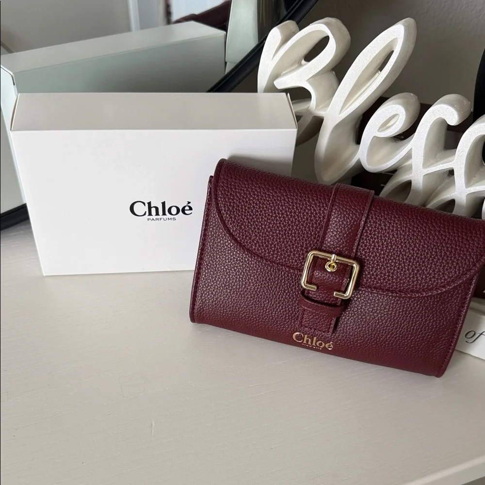 Chloé Parfums Pebbled Burgundy Small clutch with Gold Buckle - Picture 3 of 8